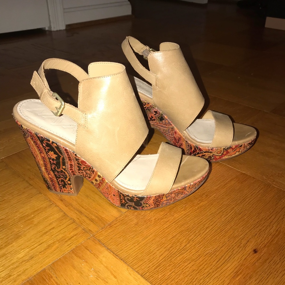 Anthropologie light tan and patterned heel